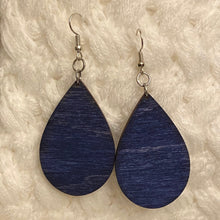 Load image into Gallery viewer, Raindrop Design Wood Earrings