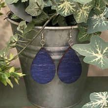 Load image into Gallery viewer, Raindrop Design Wood Earrings