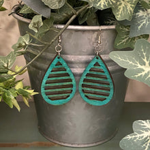 Load image into Gallery viewer, Shutter Teardrop Design Wood Earrings