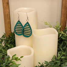 Load image into Gallery viewer, Shutter Teardrop Design Wood Earrings
